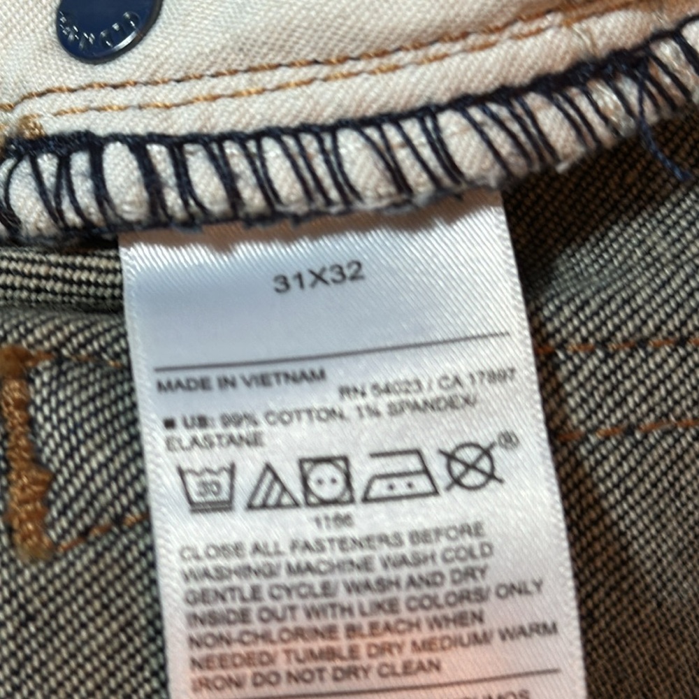 Old Navy Athletic Taper Cotton Stretch Blue Jeans 31x32 NWT - Picture 12 of 12